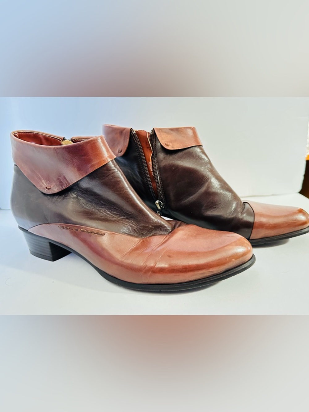 Spring Step Two-Tone Black & Brown Leather Ankle Booties w:Side Zip Sz 8.5 / 39